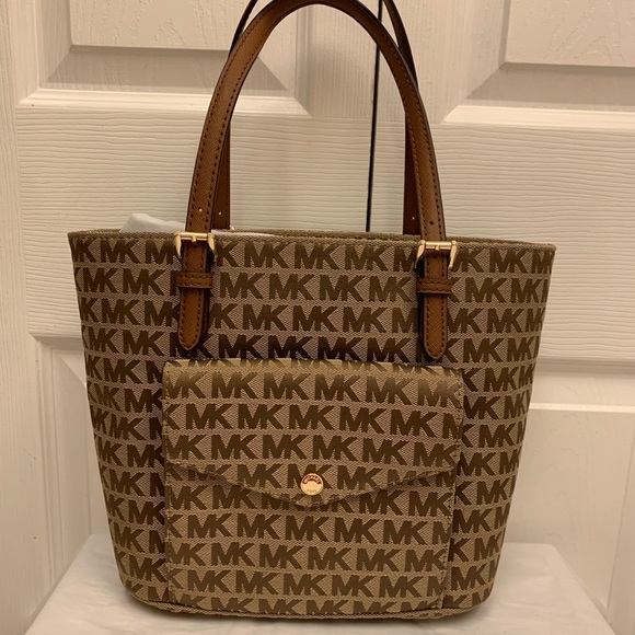 Michael Kors Handbags - Michael Kors Jet Set Tote
